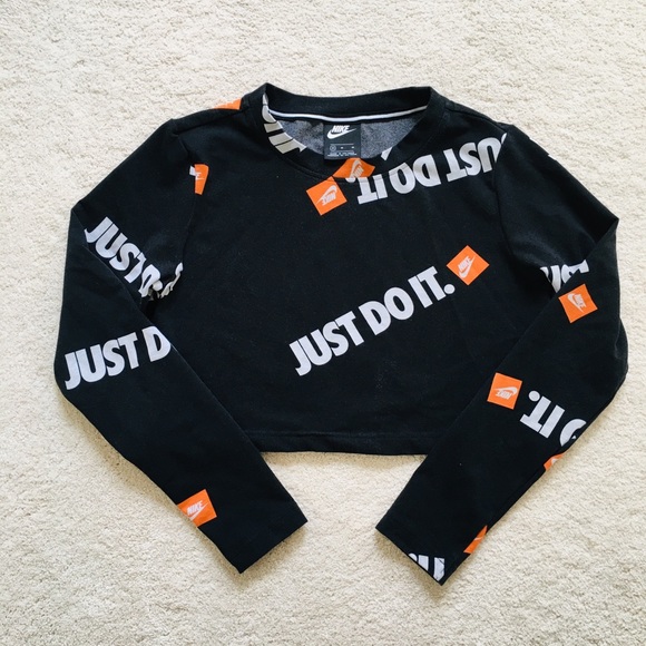 Nike Tops - NIKE CROP TOP!!